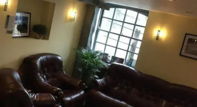 Rose and Crown, Забронировать Отель «постель и завтрак» Гудвик Пембрукшир, рядом с Яхтенный причал Фишгард Порт