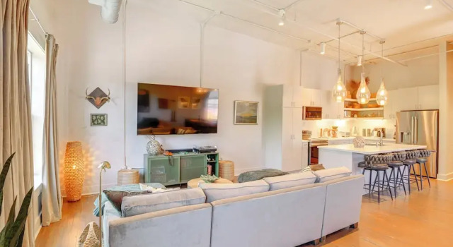 Walk to Vanderbilt: Eclectic Apt in Nashville, Забронировать Апартаменты/квартира Нэшвилл Теннесси, рядом с The Fisher Center for the Performing Arts