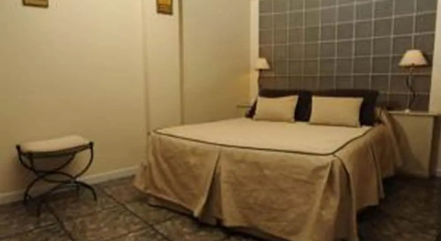 Полулюкс с балконом Reina Victoria Suites & Towers