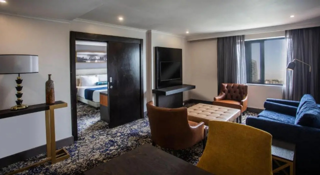 Полулюкс Mövenpick Hotel Ikoyi Lagos
