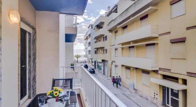 Jaune - 50 meters to the beach - Quarteira