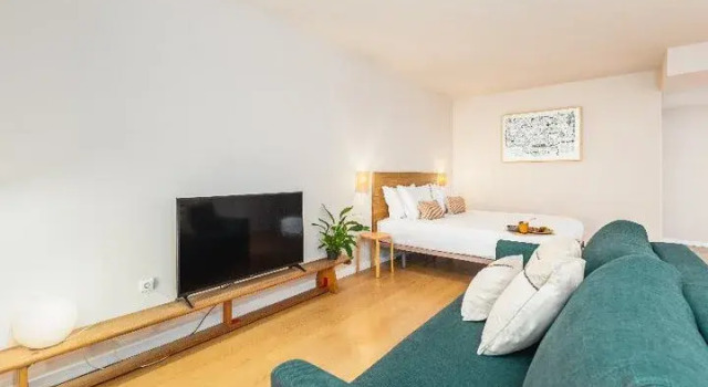 Dream On - Clérigos Lofts, Забронировать Отель Cedofeita / Santo Ildefonso / Se / Miragaia / Sao Nicolau e Vitoria Порту, рядом с Lapa Metro Station