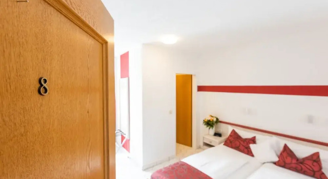 Hotel Weinhaus Wiedemann, Забронировать Отель Гинсхайм-Густавсбург земля Гессен