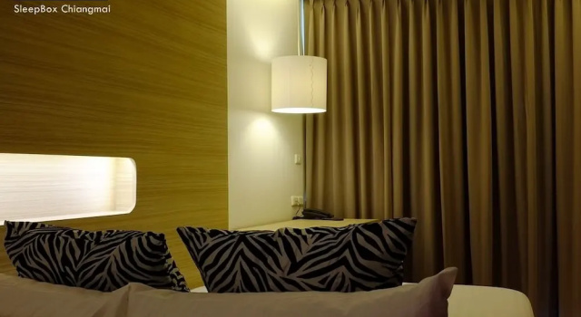 Номер Standard с балконом Sleepbox Chiangmai Hotel