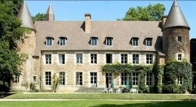 Château de Paray le Frésil, Book Hotel Hotels in Burgundy with a Pool, Swimming Pool