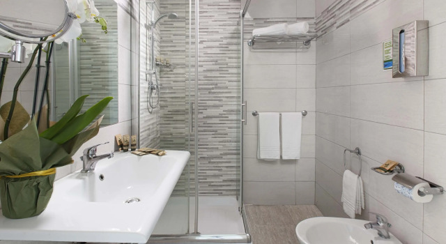 Двухместный номер Standard с балконом и с частичным видом на море Admiral Hotel