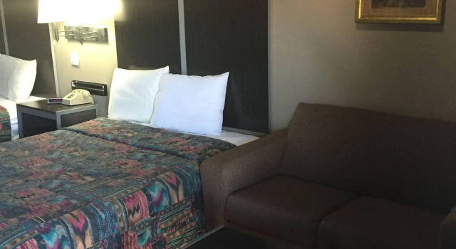 Camelot Inn & Suites Hobby/Gulf Freeway, Rezervovat Hotel Houston Houston