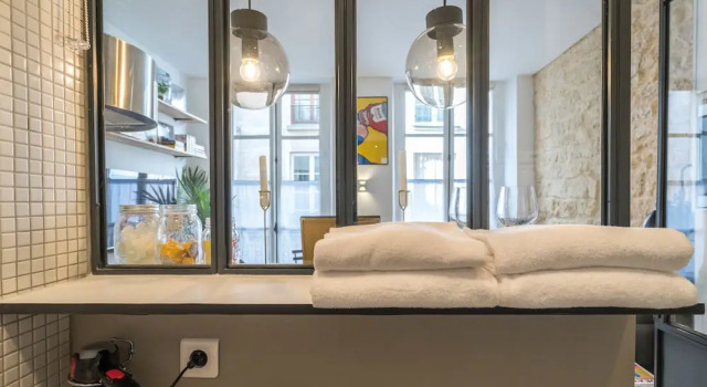 Marais Studio 2p - AC - Wifi, Забронировать Отель Париж Иль-де-Франс, рядом с Станция метро Rambuteau
