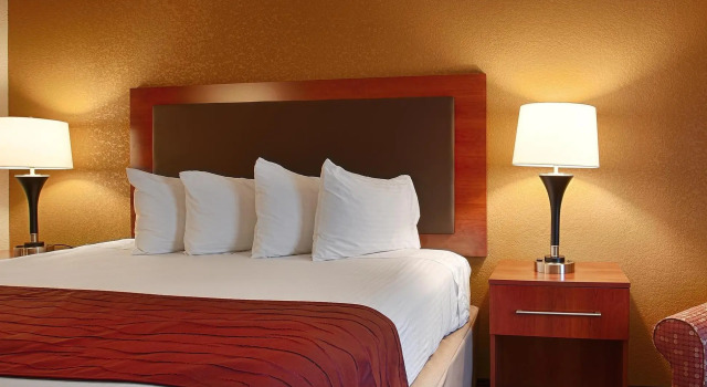 Номер Standard Days Inn by Wyndham Indiana Benjamin Franklin Highway