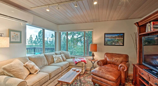2 Mi to Heavenly Mountain: Tahoe Retreat w/ Views
