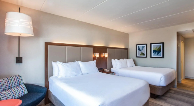 Четырёхместный номер Standard Holiday Inn Express Hauppauge-Long Island by IHG