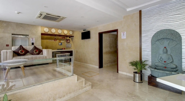 Vaccinated Staff- Capital O 74657 Nandhana Regent, Забронировать Отель Отели штата Карнатаки 3 звезды, 3*