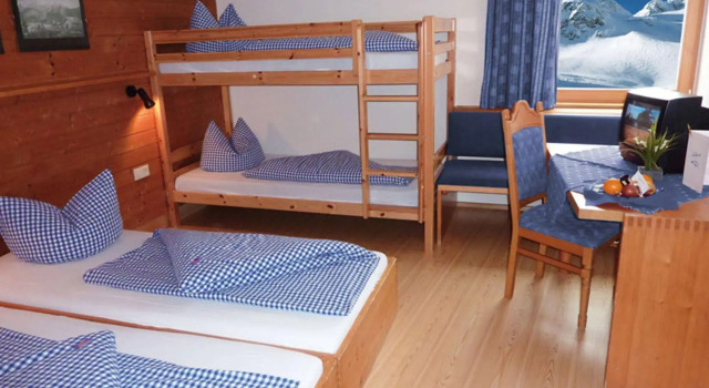 Berghotel Rudolfshütte, Book Hotel Hotels in Grossglockner with a Pool, Swimming Pool