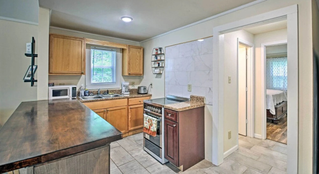 Коттедж c 1 комнатой Near Nat'l Park: Hollywood Park Hot Springs Home