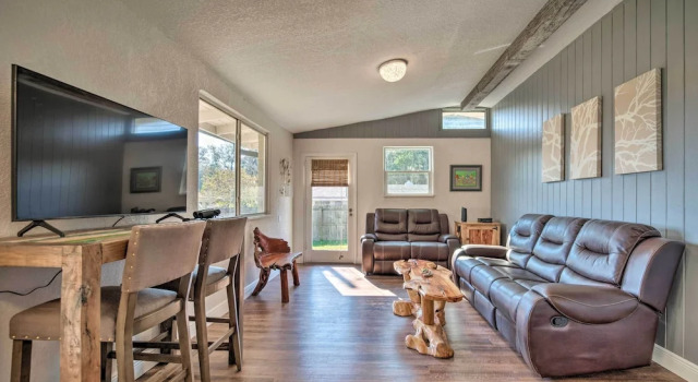 Коттедж Private Dock: Waterfront Inverness Abode