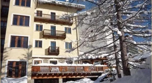 Le Samovar Guest House, Забронировать Гостевой дом Отели Брей-Червиния с парковкой, рядом с Лыжный подъемник Червиния, Парковка