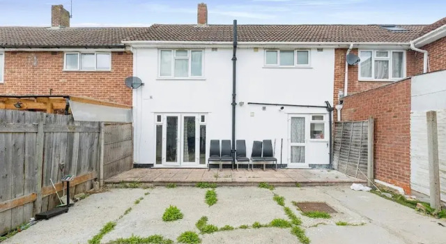 3-bed Apt-15 Mins to Heathrow-pet-friendly-parking