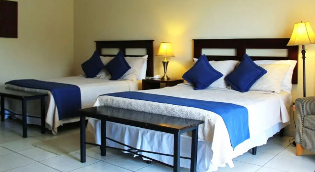 Четырёхместный номер Standard Plaza Magdalena Hotel