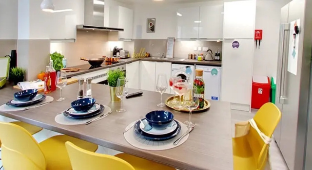 Comfy rooms for STUDENTS Only-NEWCASTLE, Забронировать Хостел Ньюкасл-апон-Тайн Тайн и Уир, рядом с Нортамберленд-стрит