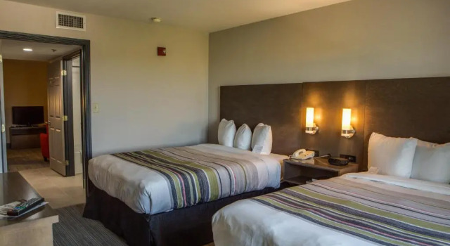 Четырёхместный люкс c 1 комнатой Country Inn & Suites by Radisson, Harlingen, TX