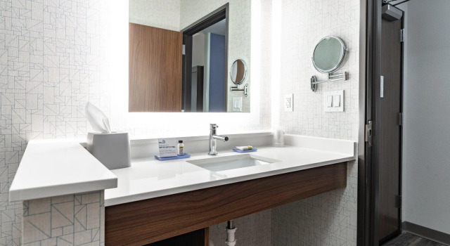 Четырёхместный номер Standard Holiday Inn Express & Suites - Moundsville by IHG
