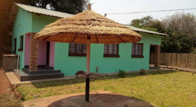 A Nice Homely 2- Bedroom House, Book Hotel Hotels in Livingstone with Parking, Parking
