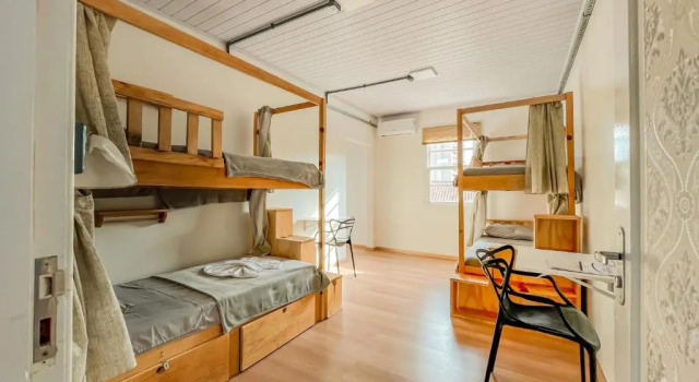 Кровать в общем номере Araucária Hostel e Pousada