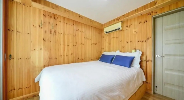 Geoje Santorini Pension, Забронировать Отель Кодже Кёнсан-Намдо, рядом с Скала Синсондэ