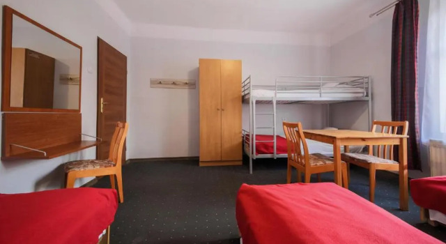 Четырёхместный номер Standard Red Carpet Hostel