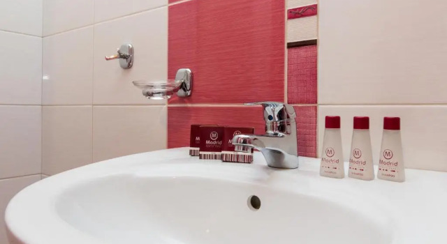 Полулюкс Family Hotel Madrid