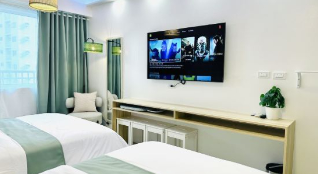 Семейный люкс с видом на бассейн Shore 1 Residences