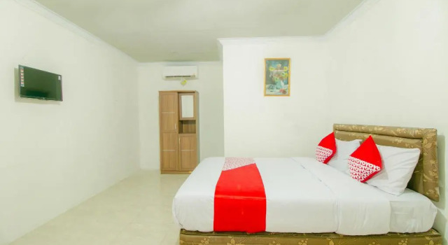 OYO 921 Hotel Ratu Pantai, Rezervovat Hotel Cisolok West Java