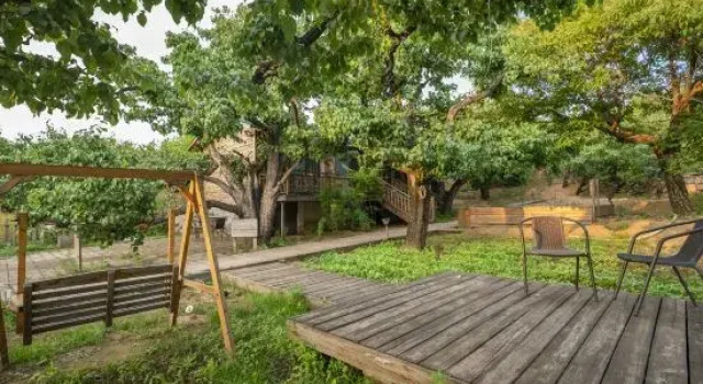 Longevity Mountain Lodge-Lear Garden (mountain cabin B&B), Book Hotel Hoteller i Beijing Province med parkering, Parkering