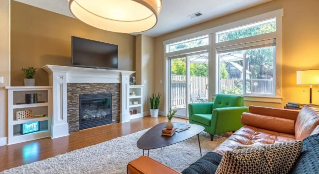 Modern home, Four bedrooms, King Beds, Prenota Hotel Tigard Willamette Valley