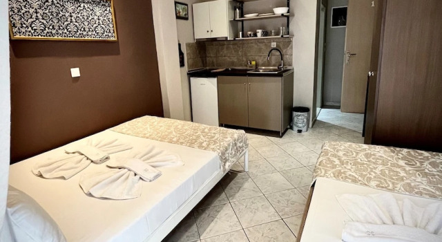 Room-beautiful Bedroom for 3 People in L