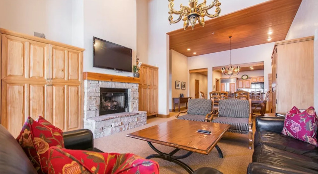 Premium Luxury Five Bedroom Townhouse with Hot Tub and Majestic Mountain Views 5 Townhouse by RedAwning