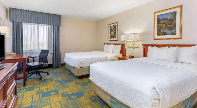 Четырёхместный номер La Quinta by Wyndham Chicago Gurnee