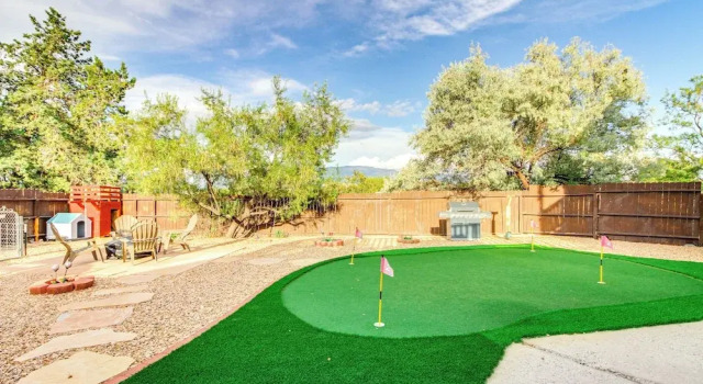 Коттедж Deck, Putting Green & Views: Albuquerque Oasis