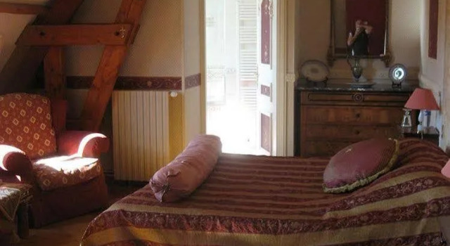 MONTBRUN, Book Hotel Hoteller i Coteaux-sur-Loire med pool, Swimmingpool