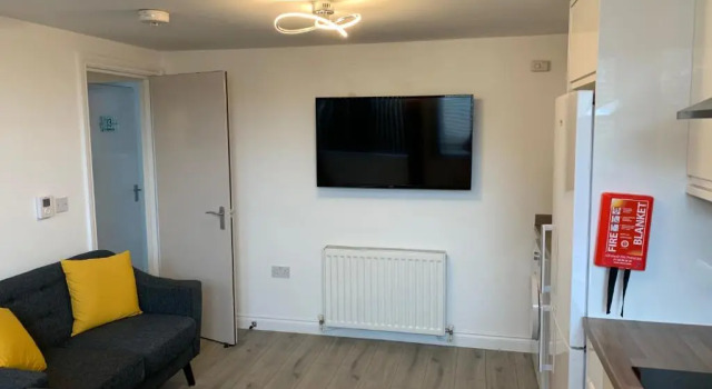 Lejlighed 3 bed bungalow Waterloo by Pureserviced