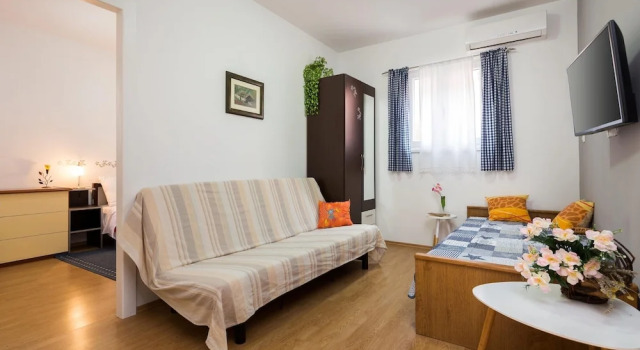 2 - Modern Apartment With Garden, 80m From Beach, Rezerwuj Apartament Hotele w Split-Dalmatia County z parkingiem, Parking