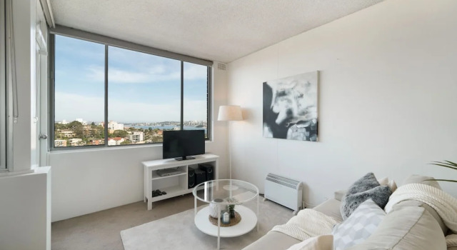 Bright And Sunny Studio Apartment