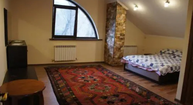 Spa Guest House on Nauryzbai Batyra 18, Boek Pension Gastenverblijven in Alma-Ata, Pension
