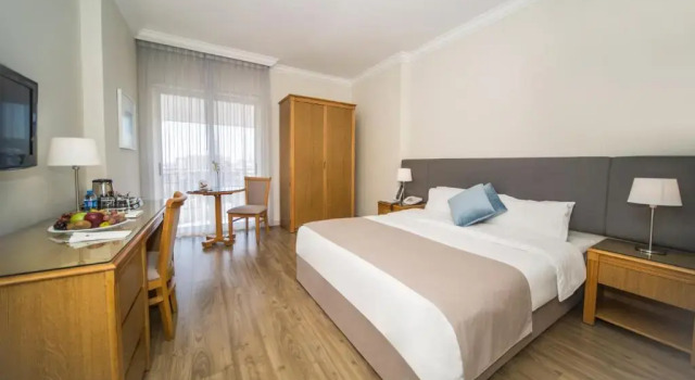 Двухместный номер Standard с балконом AlQasr Metropole Hotel