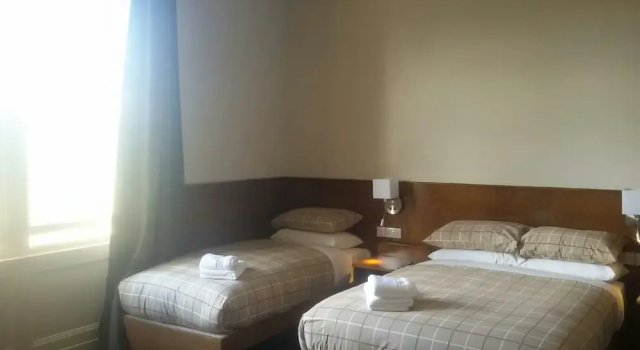 Трёхместный номер Standard c 1 комнатой Douglas Hotel