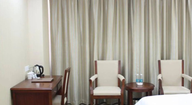 Shenzhen Xingweiyifeng Hotel, Rezerwuj Hotel Hotele w Shenzhen z parkingiem, Parking