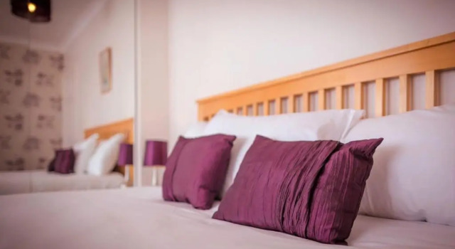 Skip to the Beach - dog friendly house ideal for large families, Забронировать Отель Отели Исторического графства Суссекса с парковкой, Парковка