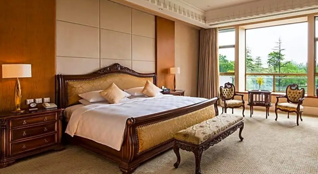 Люкс с красивым видом из окна Jinji Lake Grand Hotel