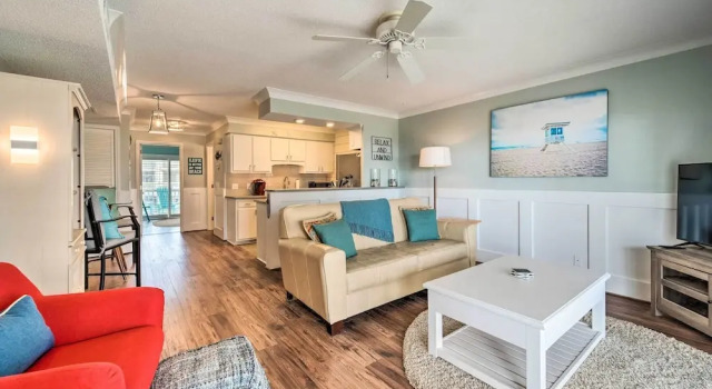Bright Carolina Beach Condo - Walk to Shore!, Book Apartment Carolina Beach Wilmington
