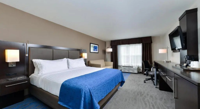 Люкс Holiday Inn Express Hotel & Suites St. Louis West-OFallon by IHG